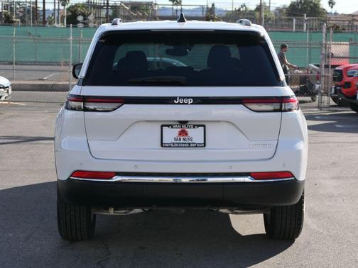 2024 Jeep Grand Cherokee Laredo