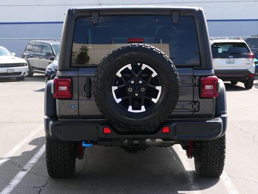 Granite Crystal Metallic Clearcoat 2025 Jeep Wrangler 4xe Rubicon