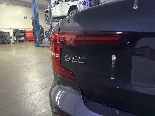 Platinum Grey Metallic 2024 Volvo S60 B5 Plus Dark Theme