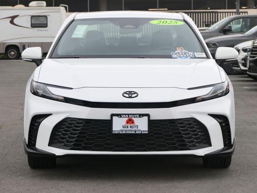Ice Cap 2025 Toyota Camry SE