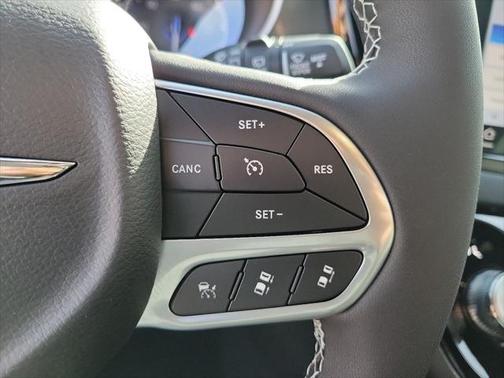 2025 Chrysler Voyager LX