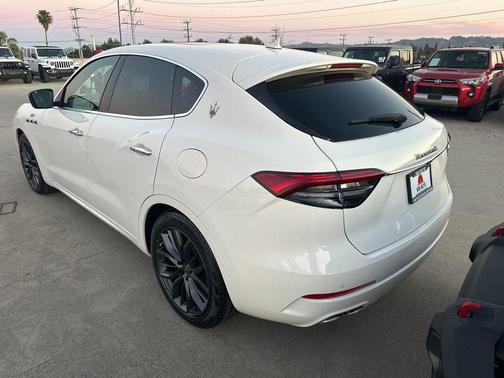 2024 Maserati Levante GT Ultima