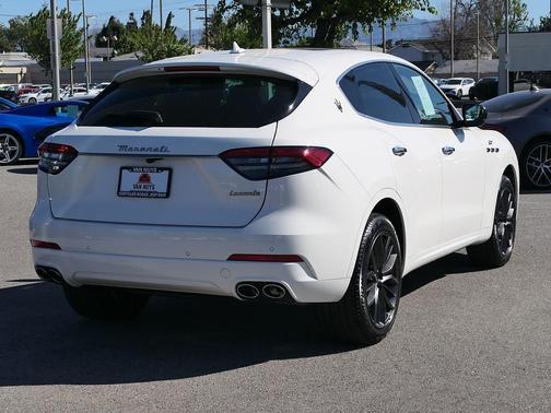 Bianco 2024 Maserati Levante GT Ultima