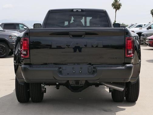 Diamond Black Crystal Pearlcoat 2026 RAM 3500 Tradesman Crew Cab 4x4 8' Box