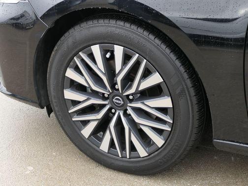 Super Black 2024 Nissan Altima 2.5 SV