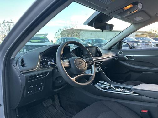 2023 Hyundai SONATA SE