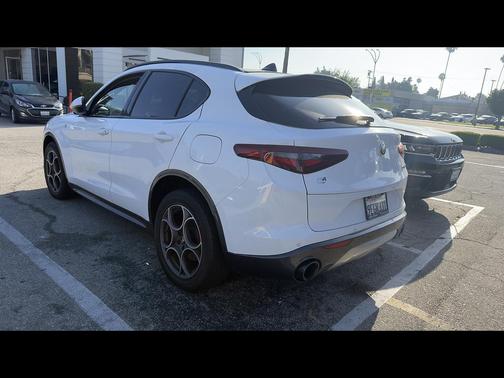 Alfa White 2023 Alfa Romeo Stelvio Ti