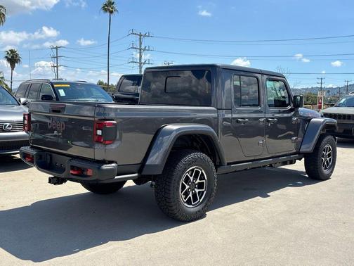 Granite Crystal Metallic Clearcoat 2026 Jeep Gladiator Rubicon
