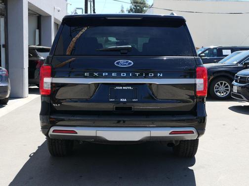 Black Metallic 2024 Ford Expedition XLT