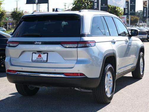 2025 Jeep Grand Cherokee Laredo