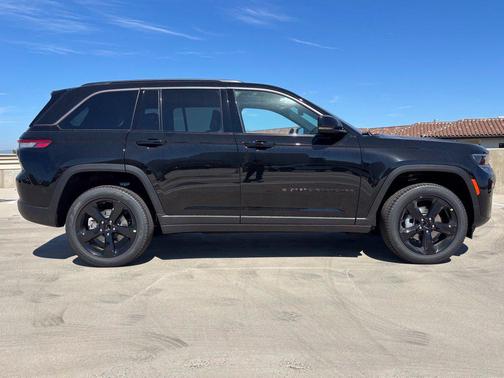 High Gloss Black 2027 Jeep Grand Cherokee Limited