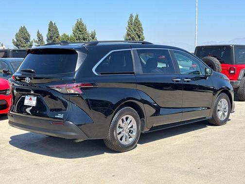 2023 Toyota Sienna XLE 7 Passenger