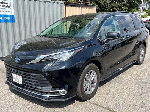 2023 Toyota Sienna XLE