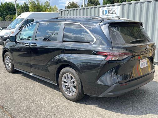 2023 Toyota Sienna XLE