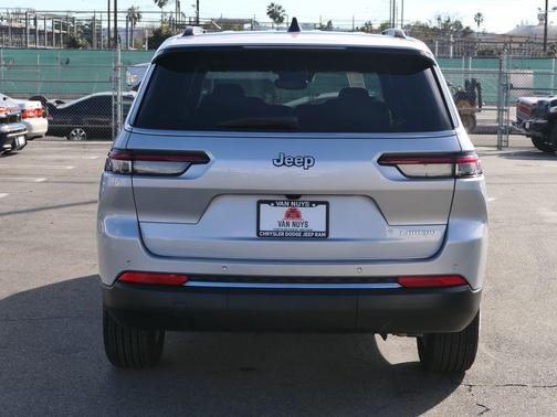 2024 Jeep Grand Cherokee L Laredo