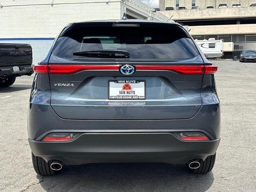 Coastal Gray Metallic 2023 Toyota Venza LE