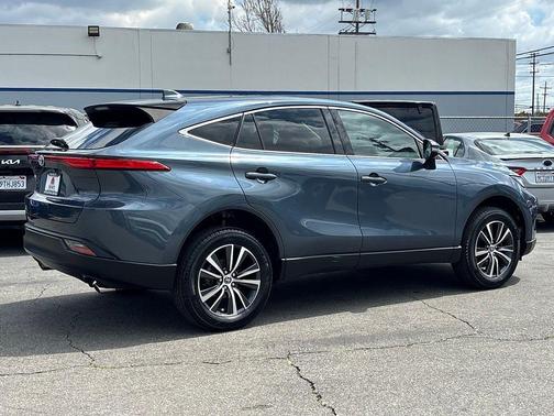Coastal Gray Metallic 2023 Toyota Venza LE