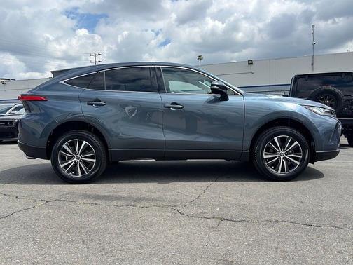 Coastal Gray Metallic 2023 Toyota Venza LE