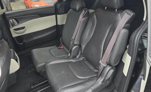 2022 Kia Carnival LXS