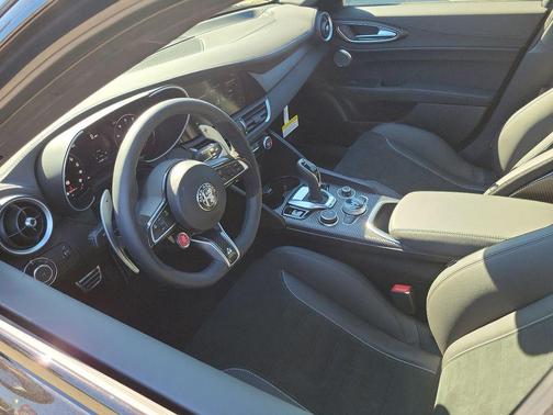 2024 Alfa Romeo Giulia Quadrifoglio
