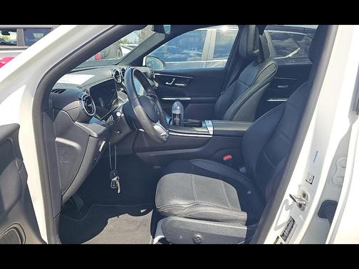 WHITE 2024 Mercedes-Benz GLC 300 Base
