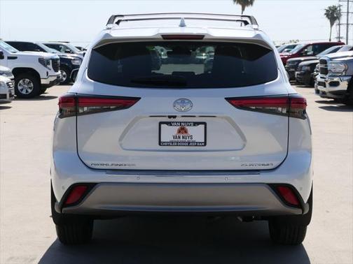 2023 Toyota Highlander Platinum