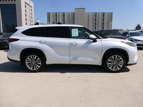 2023 Toyota Highlander Platinum