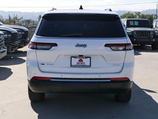 2023 Jeep Grand Cherokee L Laredo