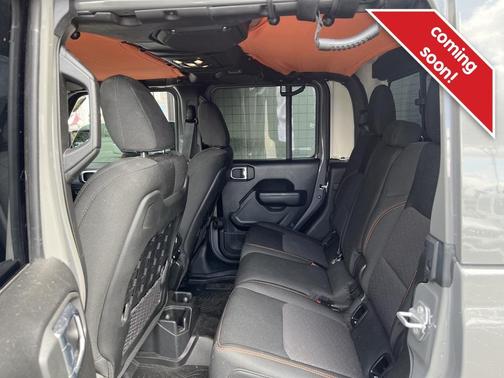 Photo 5 of 12 of 2022 Jeep Gladiator Mojave