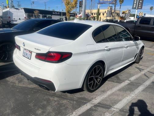 2022 BMW 540 i