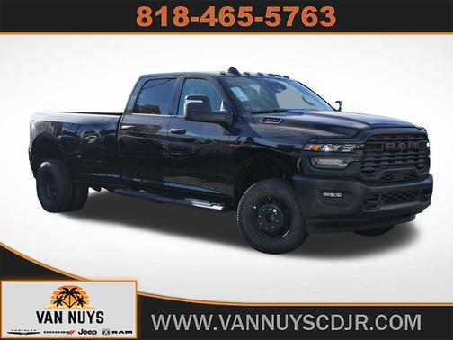 Diamond Black Crystal Pearlcoat 2026 RAM 3500 Tradesman Crew Cab 4x4 8' Box