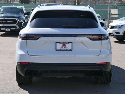 2023 Porsche Cayenne Platinum Edition
