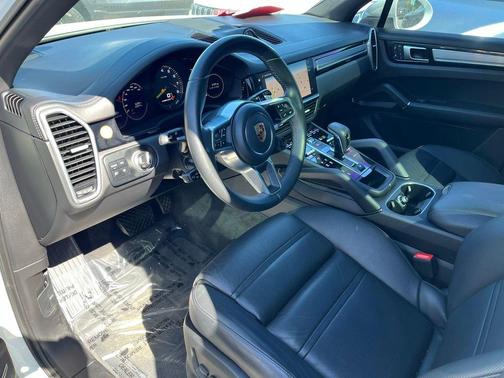 2023 Porsche Cayenne Platinum Edition