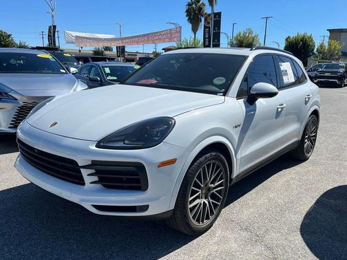 2023 Porsche Cayenne Platinum Edition