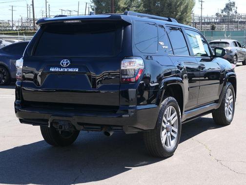 Midnight Black Metallic 2022 Toyota 4Runner TRD Sport