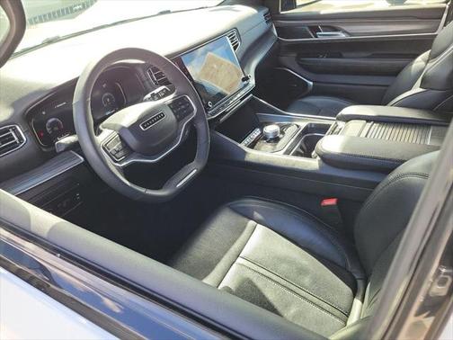 2023 Jeep Wagoneer L Series III 4x2