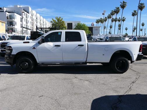 2026 RAM 3500 Tradesman Crew Cab 4x4 8' Box