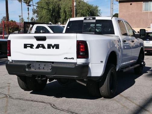2026 RAM 3500 Tradesman Crew Cab 4x4 8' Box