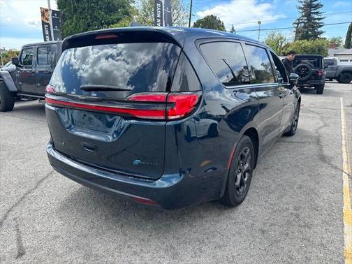 2022 Chrysler Pacifica Hybrid Limited