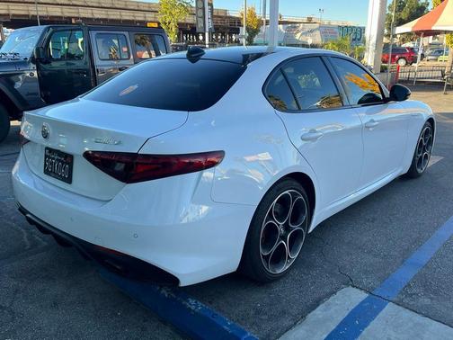 2023 Alfa Romeo Giulia Veloce RWD