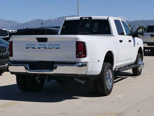 2026 RAM 3500 Tradesman Crew Cab 4x4 8' Box