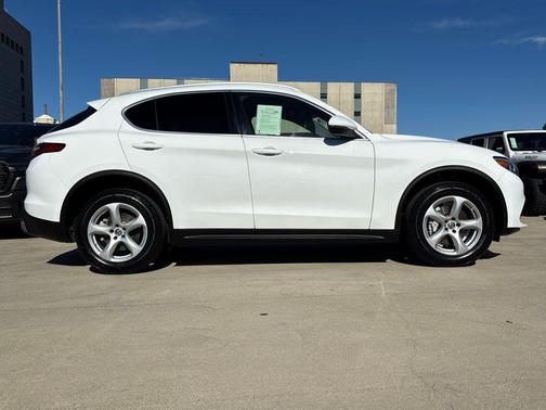 2020 Alfa Romeo Stelvio Base