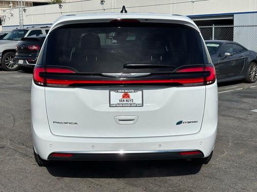 2023 Chrysler Pacifica Hybrid Touring L