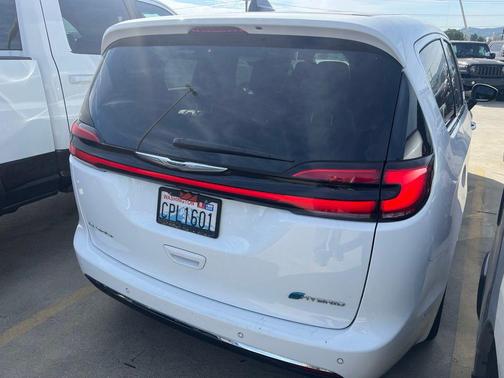 2023 Chrysler Pacifica Hybrid Touring L