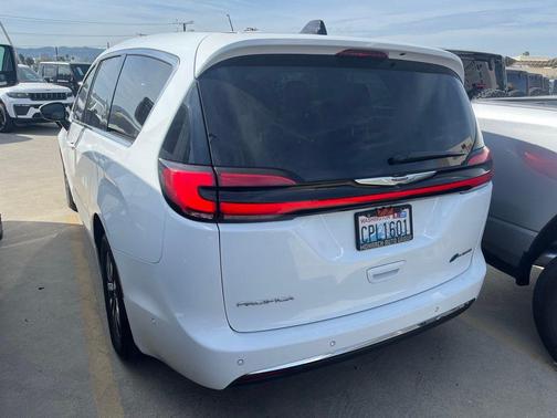 2023 Chrysler Pacifica Hybrid Touring L