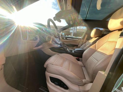 2022 Porsche Cayenne Cayenne E-Hybrid Platinum Edition