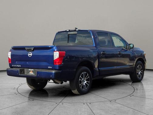 2023 Nissan Titan SV