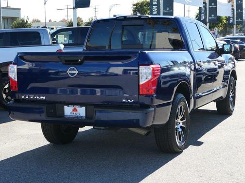 2023 Nissan Titan SV