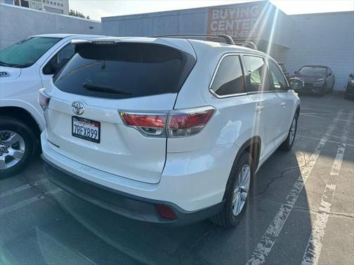 2016 Toyota Highlander LE