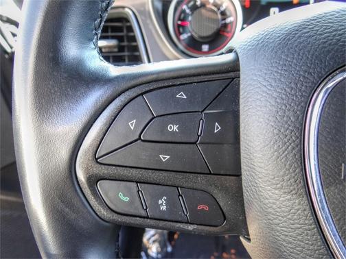 Photo 5 of 22 of 2020 Dodge Challenger SXT